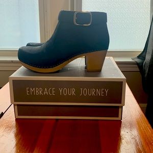 Dansko 36 Boots